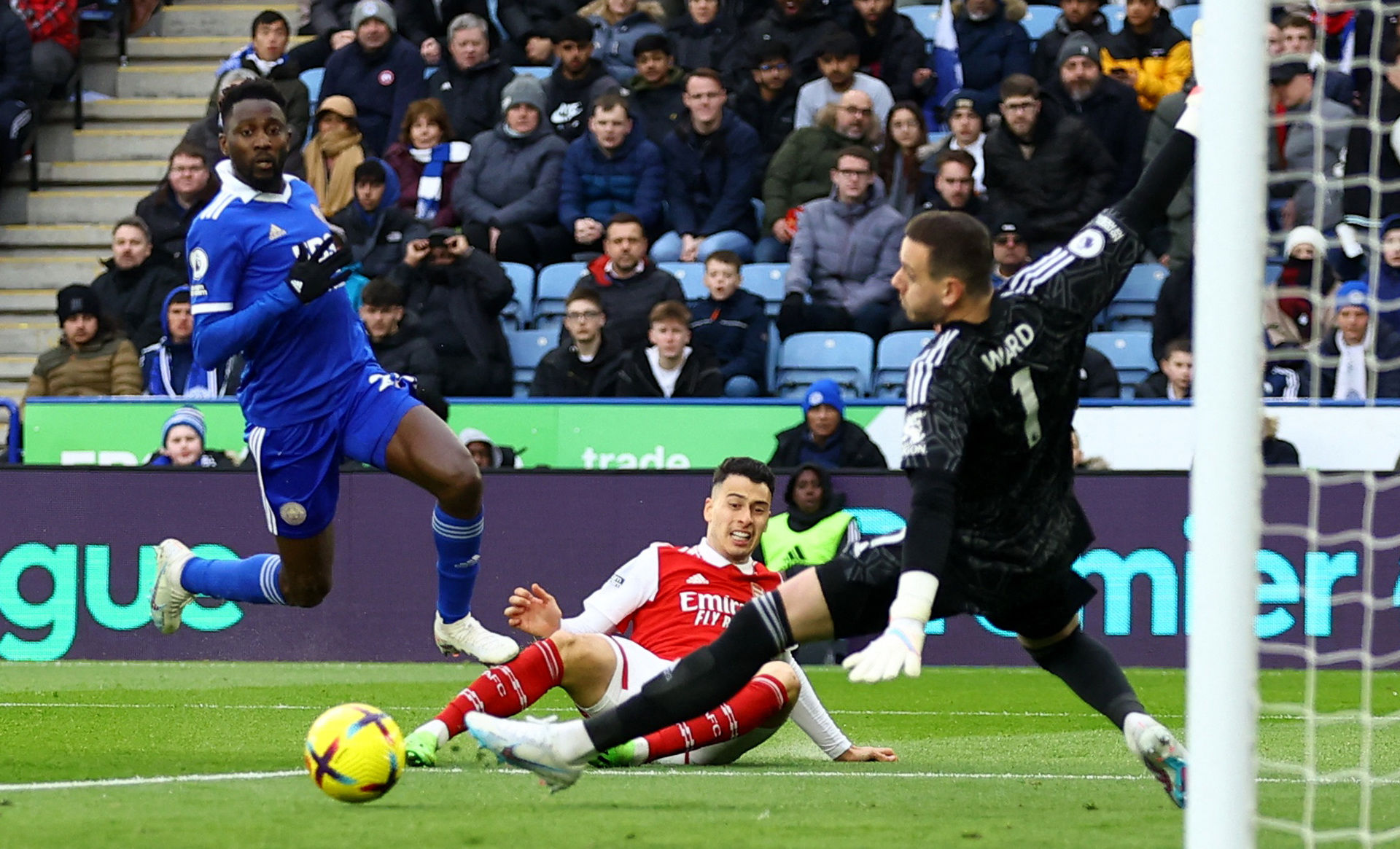 边裁进行抗 边裁进行抗